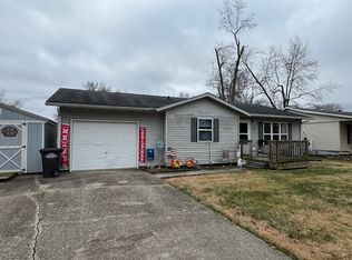 1022 E Leonard St, Staunton, IL 62088