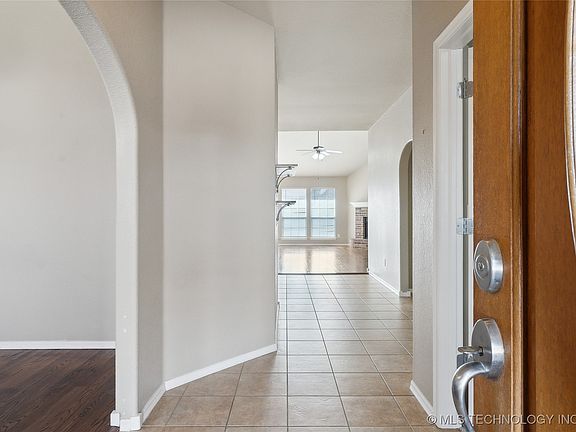 4th image of 7407 E Knoxville St