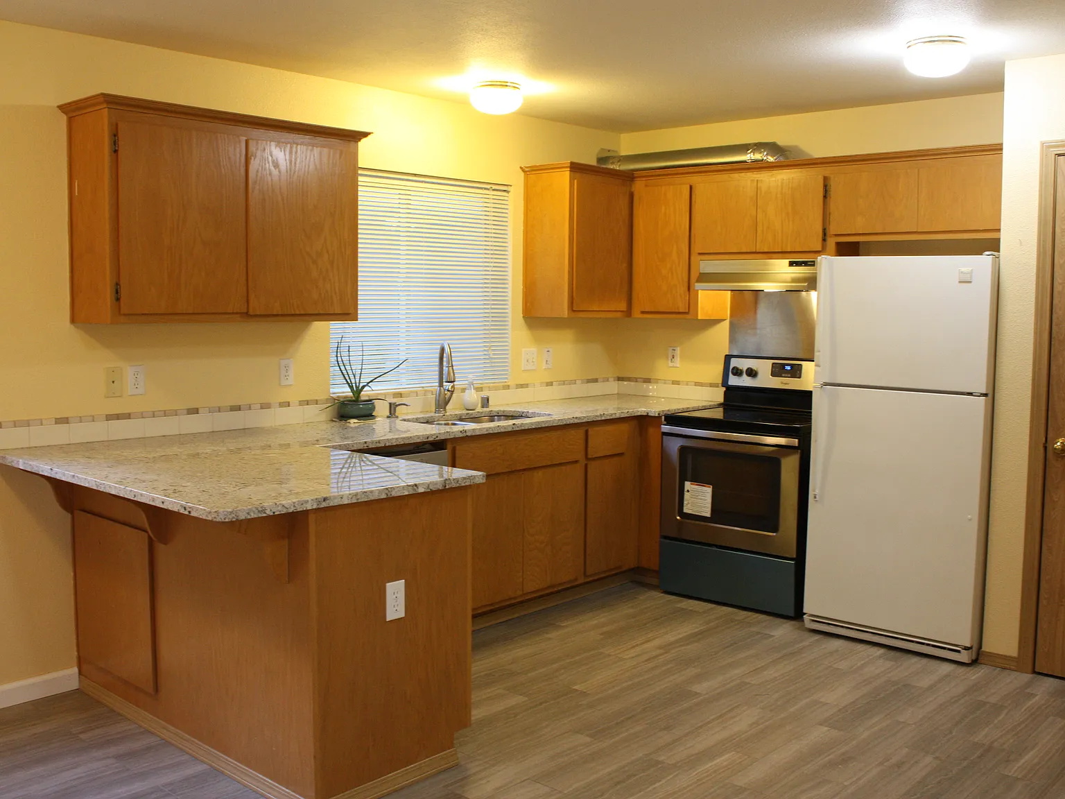 3 bed, 2.5 bath, 1560 sqft, $2,800 — Photo 2