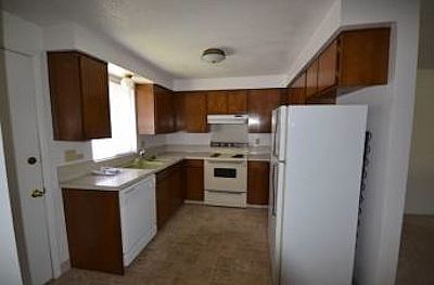 3rd image of 518 W Oak St