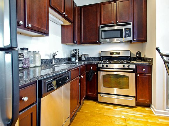 2nd image of 1122 W Catalpa Ave APT 708