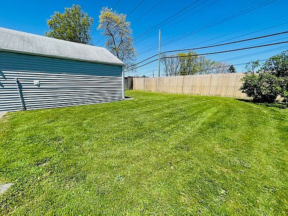5th image of 62 Sycamore Dr