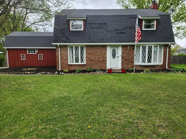 512 Sherwood Dr, Crown Point, IN 46307