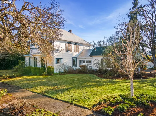 636 S 2nd St, Cottage Grove, OR 97424
