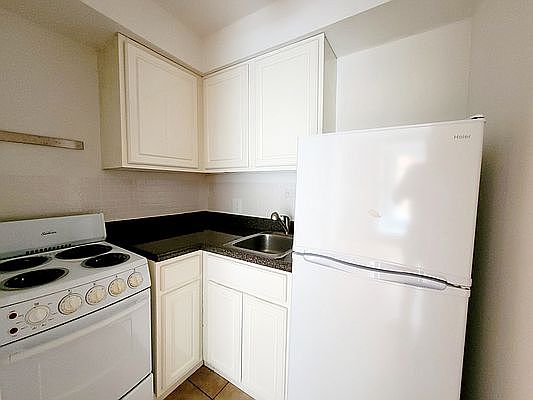 2nd image of 63 W 69th St APT 4A