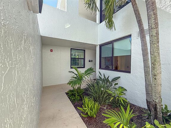 3rd image of 806 Bayport Way