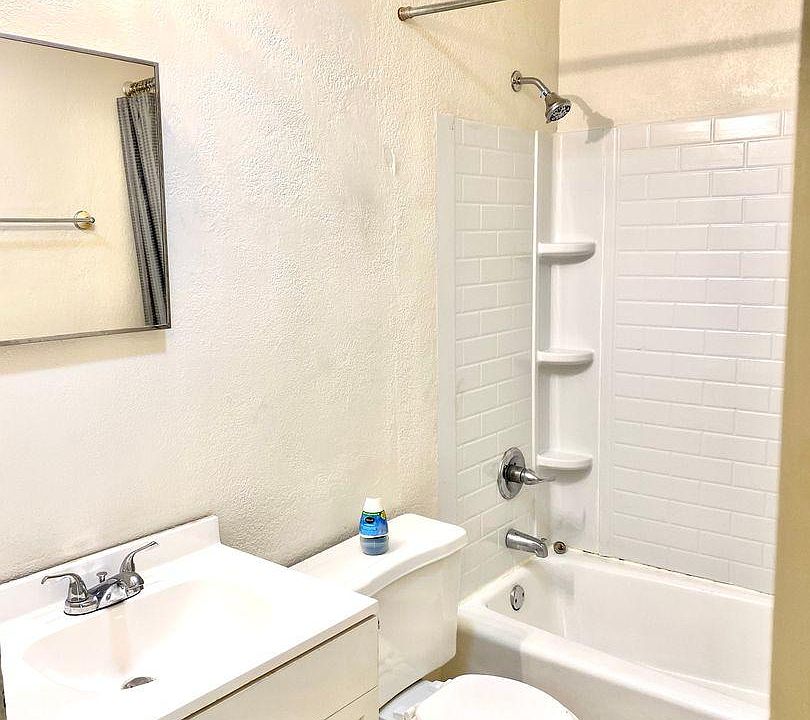 1st image of 1041 N Ash St