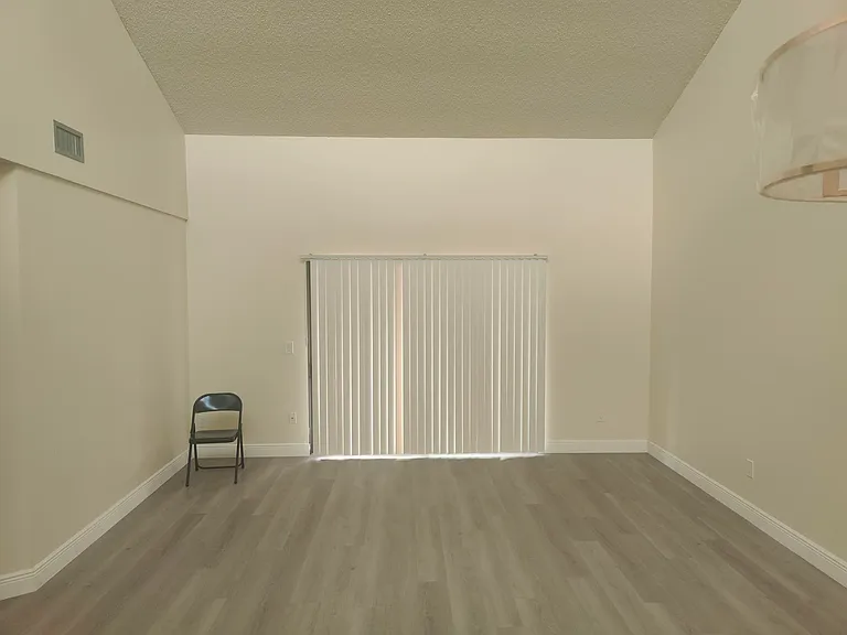 302 Lakeview Dr E #302 — Photo 7