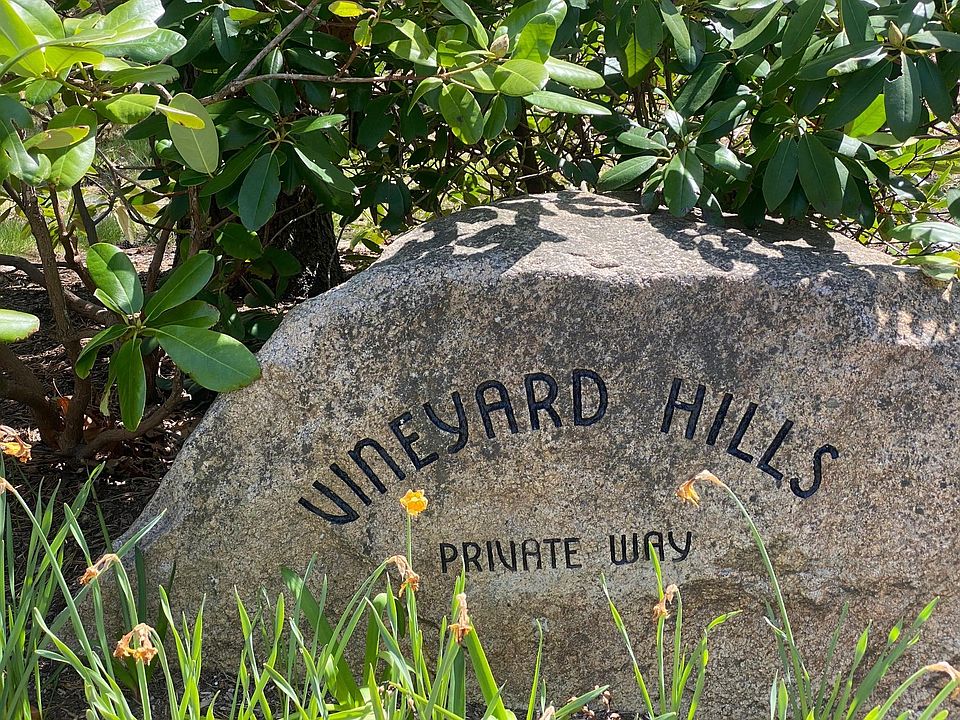 1st image of 102 Pond View Dr