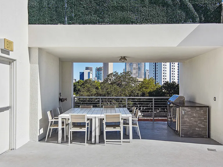 Riverview One Apartments — Photo 15