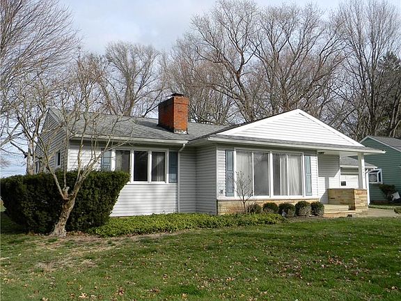 3rd image of 30610 Manhasset Dr