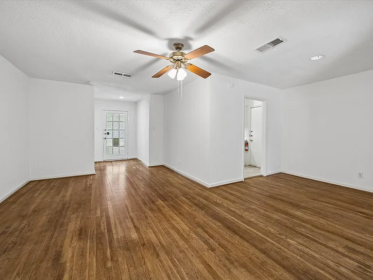4022 Woodcraft St — Photo 4