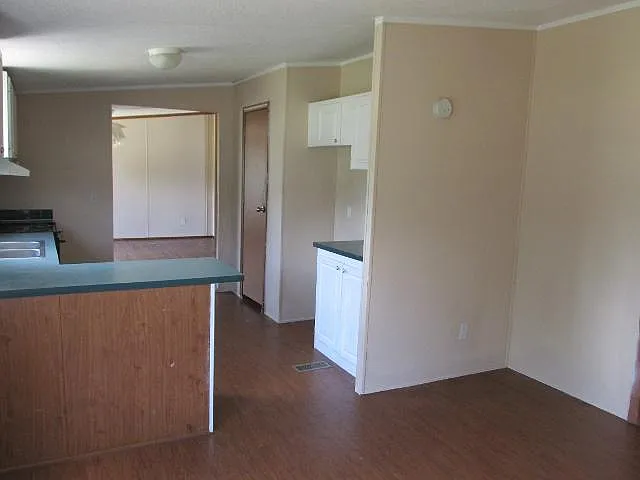 3 bed, 2000 sqft, $1,500 — Photo 4