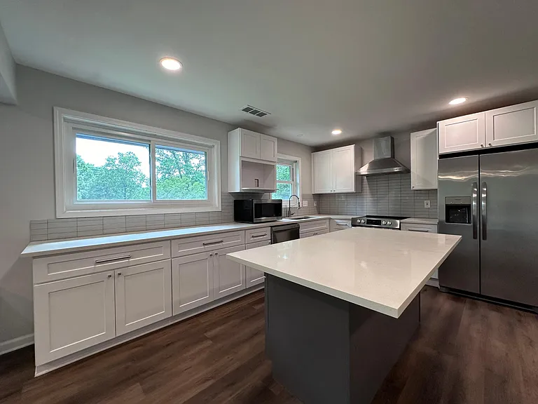 2147 Arlington Ave NE — Photo 4