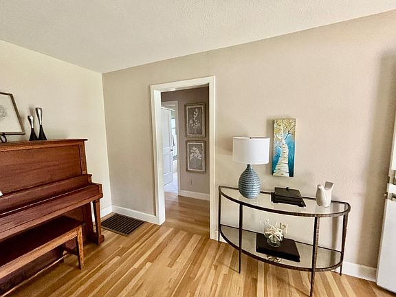 5th image of 1608 La Sierra Dr