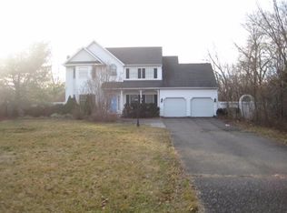 5 Rosewood Ct, Lake Grove, NY 11755