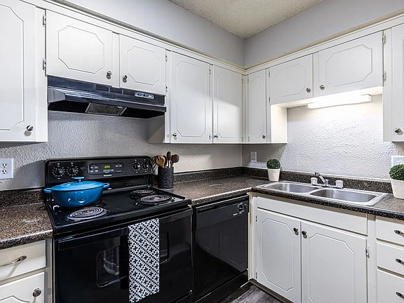 4th image of 1500 Thomas Ave APT 9