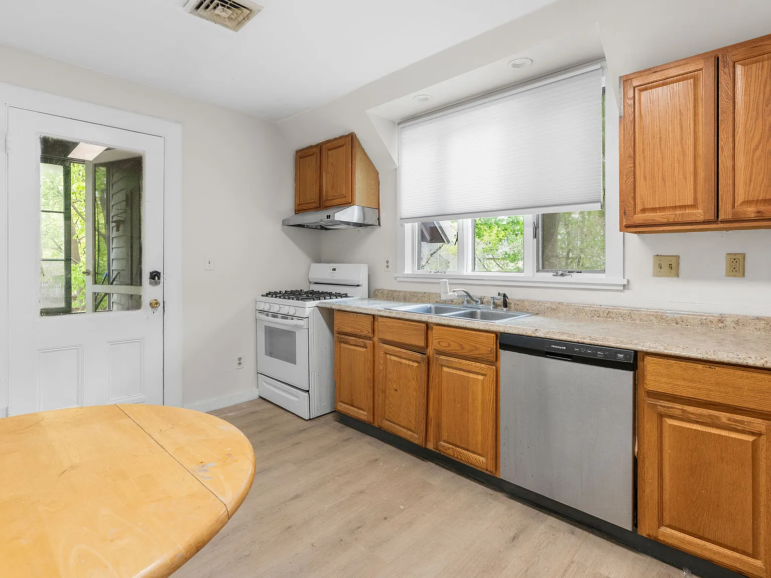 3 bed, 921 sqft, $1,800 — Photo 4