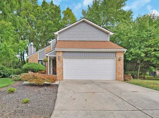 3092 Downhill Dr, Columbus, OH 43221