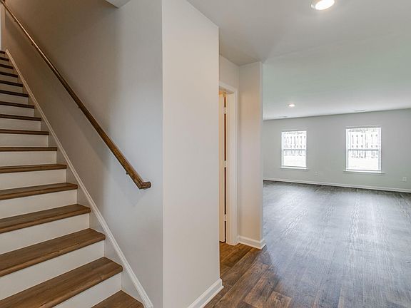 4th image of 72 Blue Fescue Way