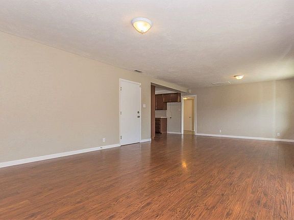 5th image of 16 Brentford Cir