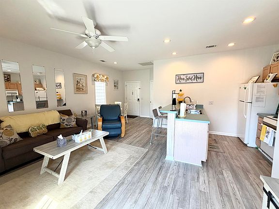 4th image of 225 Royal Poste Rd. #2604