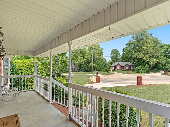 5th image of 6427 Aspen Ln