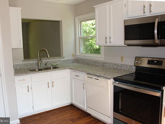 3rd image of 10801 Chesterwood Dr