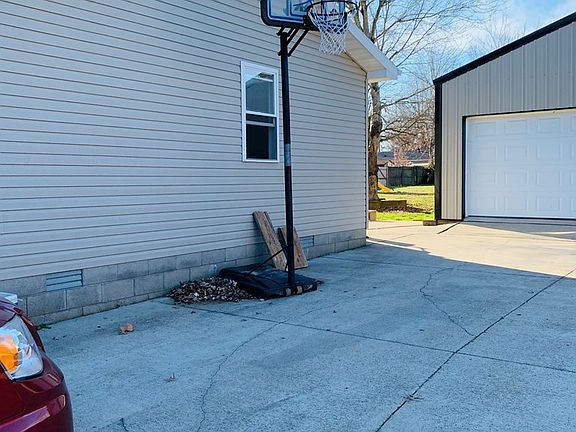 2nd image of 1161 Eastside Ln