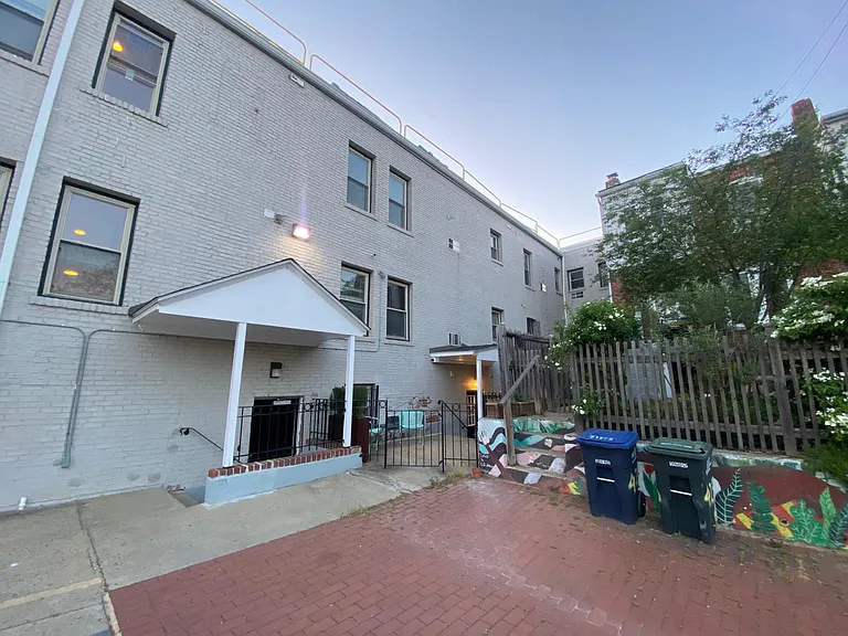 Irving St NW — Photo 16