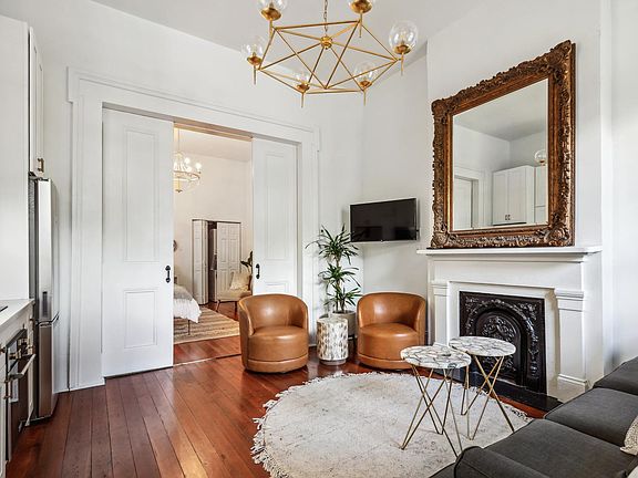 4th image of 2907 Prytania St #101