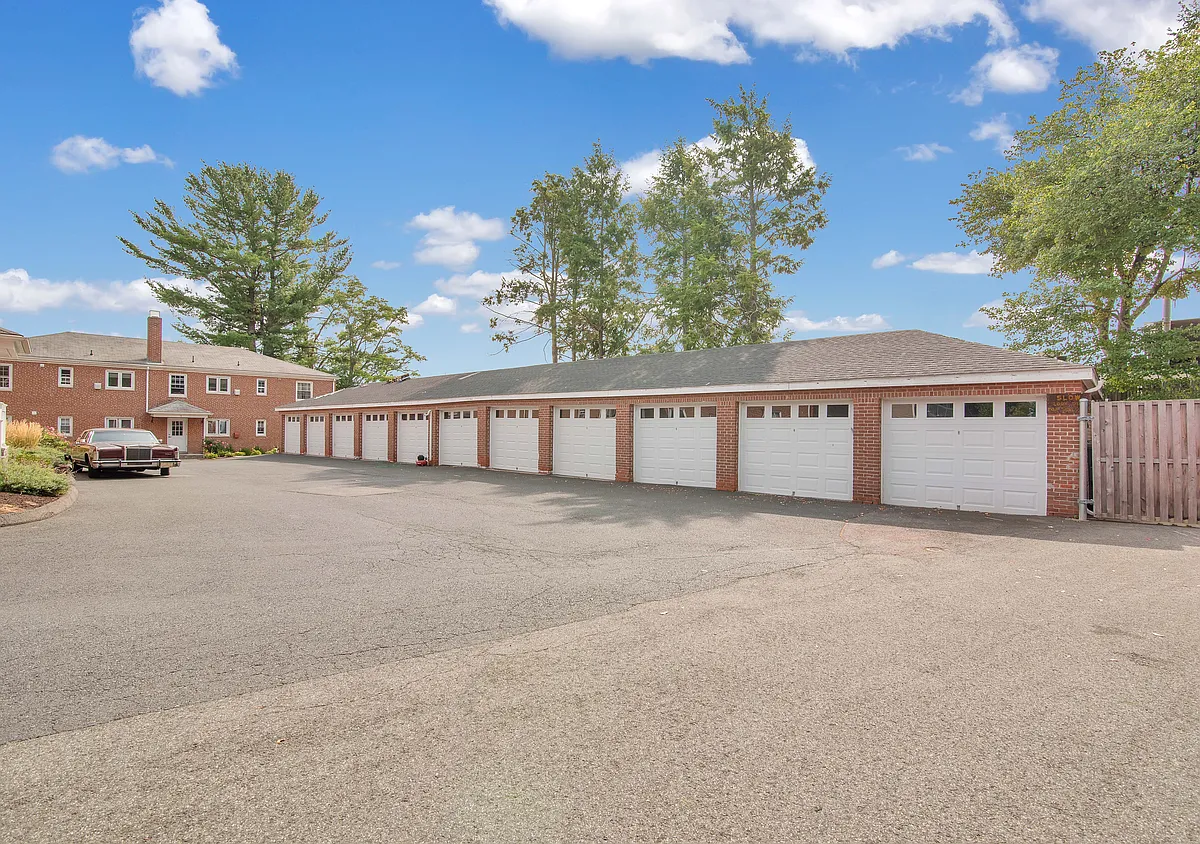 Building Photo - 747 N Main St #A2