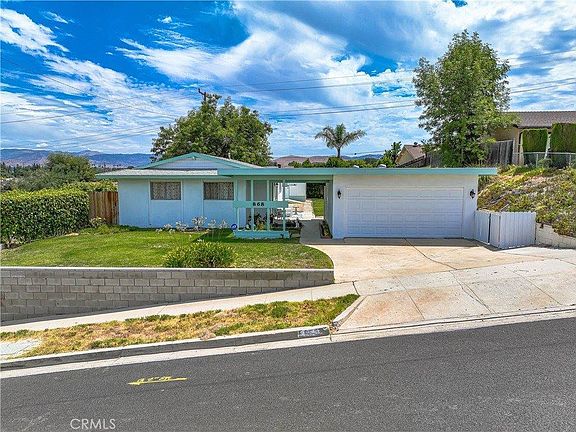 3rd image of 868 Moffatt Cir
