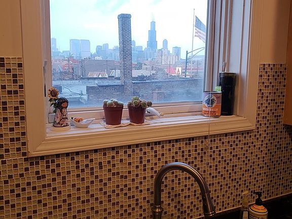 2nd image of 1610 W Grand Ave APT 3C