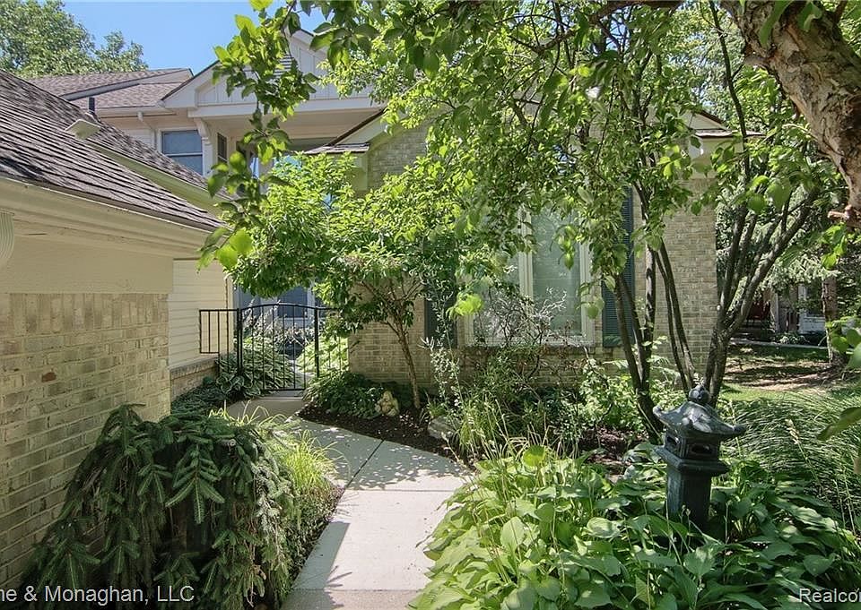 1st image of 7276 Simsbury Dr #1