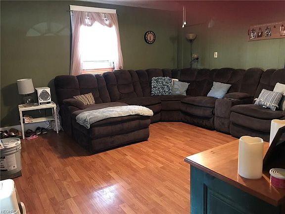3rd image of 219 2nd St SE