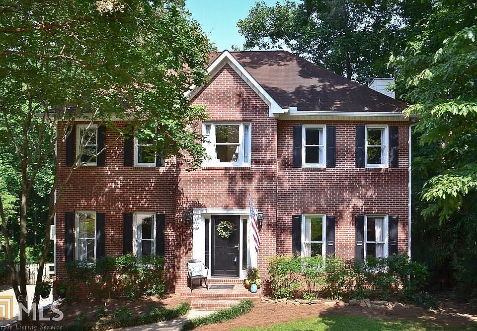 1st image of 2404 Woodbridge Dr #20