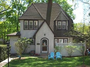 1st image of 217 Lawrence Ave