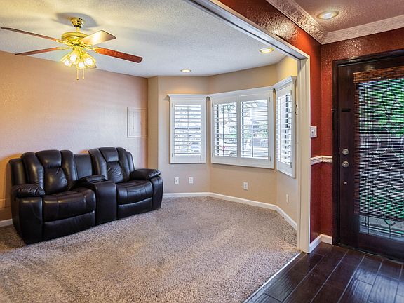 4th image of 11760 Queens Garden Cir