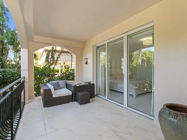 19217 Fisher Island Dr #19217 — Photo 29
