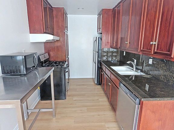 4th image of 1331 N Poinsettia Pl APT 3