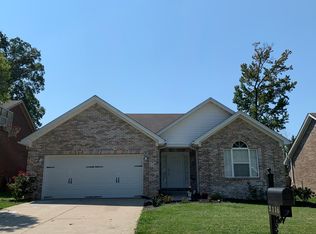 2116 Sterling Oaks Dr, Sellersburg, IN 47172