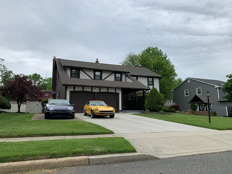 1613 Mayflower Ln — Photo 2