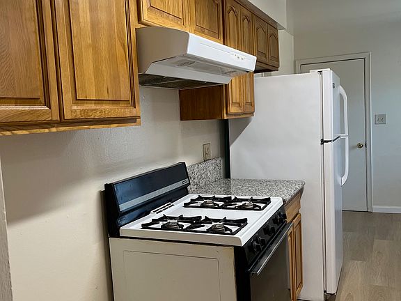 3rd image of 4405 42nd St