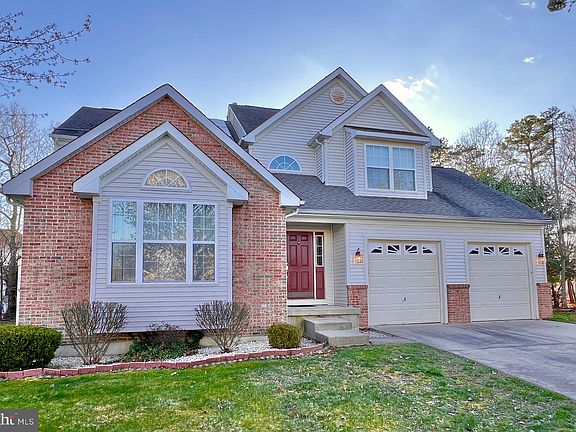 3rd image of 118 Camelot Cir