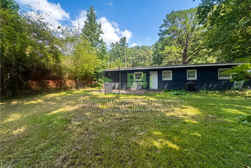 3 bed, 1.0 bath, 960 sqft, $895 — Photo 1