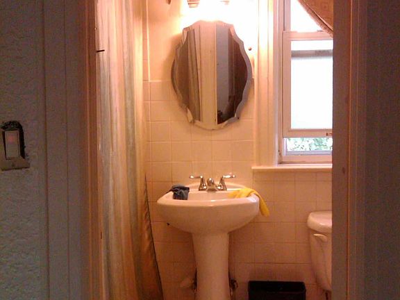 4th image of 2534 Laconia Ave