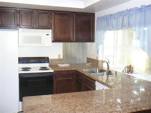 3rd image of 2925 Madelia Dr