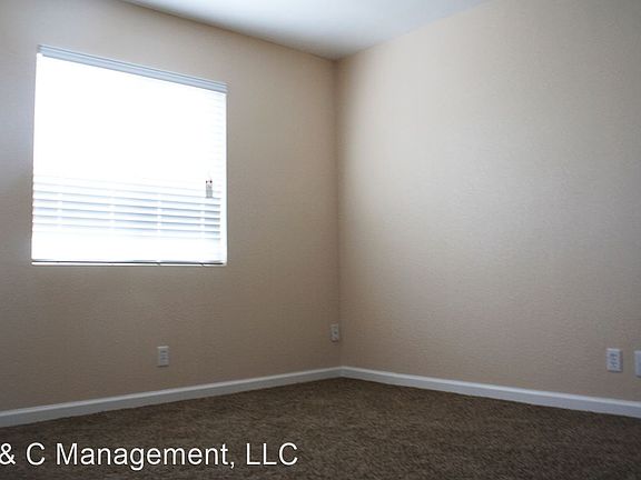 5th image of 900 Valencia Dr SE APT 28