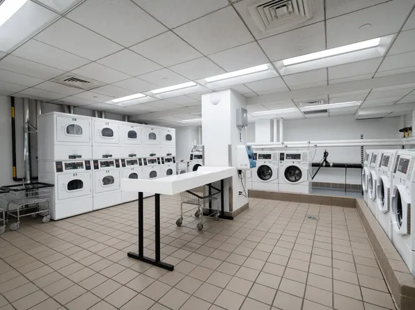 140 Riverside Boulevard image 18 of 26